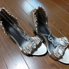 グレースコンチネンタル　パンプス　サンダル　美品　ビジュー　ゴー...
