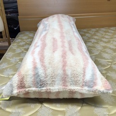 SUTTON PLACE ボディビロー 抱き枕の画像