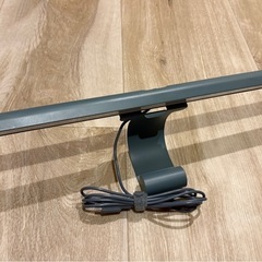 IKEA モニター照明　