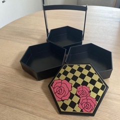高島屋のおせちのお重　ピンクの画像
