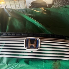 ホンダ　ヴェゼル　純正グリル　新車外し　新品同様　割れカケ目立つ傷無し