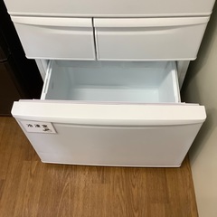 【安心の1年保証】TOSHIBA の5ドア冷蔵庫の画像