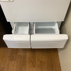 【安心の1年保証】TOSHIBA の5ドア冷蔵庫の画像
