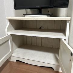 7/5.6引き取り限定　テレビ・テレビ台　セットの画像