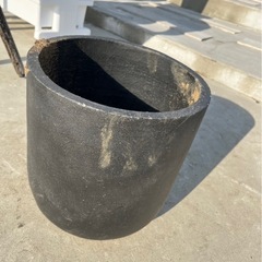 コンクリート製の壺