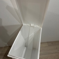 ゴミ箱
の画像
