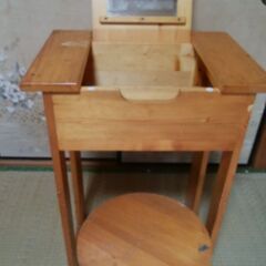 木製の机・鏡台の画像