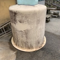 水タンク1、5トン位一ヶ所ヒビあり