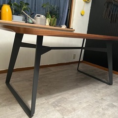 ダイニングテーブルの画像