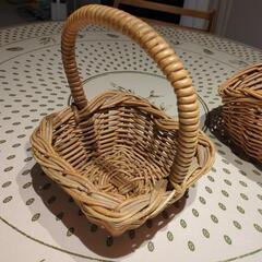 手編みのカゴの画像
