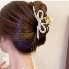 キラキラ上品な　金属製リボン型ヘアクリップ