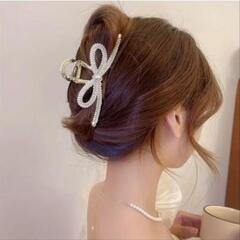 キラキラ上品な　金属製リボン型ヘアクリップの画像