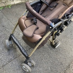 APRICA ベビーカーの画像