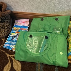 ブーツ、レインコートなどの画像