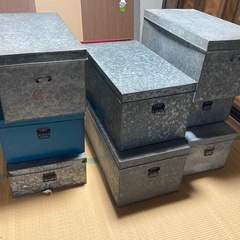 収納 ブリキ缶 衣類 衣装ケース レトロ
