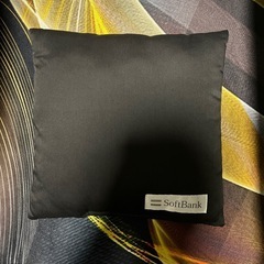 クッション各2個セット100円の画像