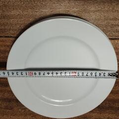 白磁　直径25cm程度