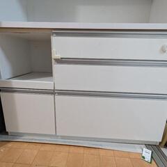 食器棚の画像