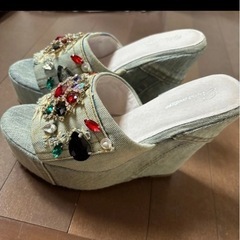 リーナクチュール厚底サンダルの画像