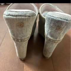 リーナクチュール厚底サンダルの画像