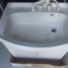 不要になったシャンプードレッサー 洗面化粧台(下部)差し上げます。の画像