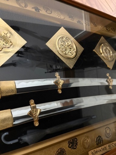 【武家三大家家紋付き】徳川 織田 豊臣 名刀額飾り　模造刀　鍔　刀 武家三大家家紋付き 徳川 織田 豊臣 名刀額飾り、模造刀、鍔、刀