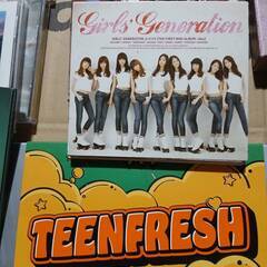 K-pop 女性グループ　ＣＤセット　難あり品　レンタル落ち　断捨離　おまけで販促用ポスターありの画像
