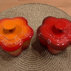LE CREUSET フラワー型ココット ル・クルーゼオレンジ花...