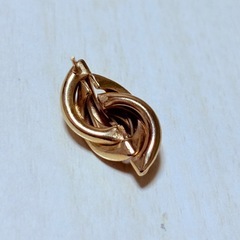 K18刻印 片方のみ ピアスの画像