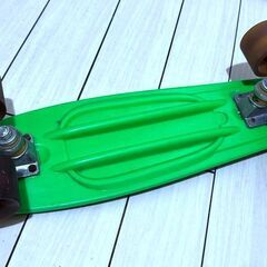 【中古・レトロ】スケートボード クルーザータイプ プラスチック製 RIP SLIDE搭載 グリーン系 の画像