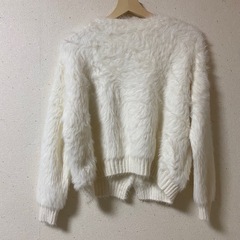 【新品・未使用】無地柄 ドロップショルダー ふわふわ カーディガン ホワイトの画像