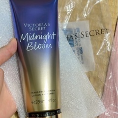 Victoria’s Secretボディローション×2本 の画像