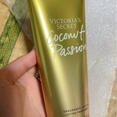 Victoria’s Secretボディローション×2本 の画像