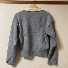 グレー ポロ襟 ニットセーター 長袖 フリーサイズの画像