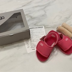 【新品/未使用】14.5㎝ UGG ピンク サンダルの画像