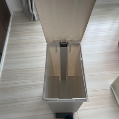 ゴミ箱の画像