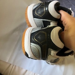 Mizuno バドミントンシューズ ホワイト/ブラック　白黒　25.5の画像