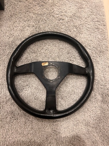 momo ステアリング