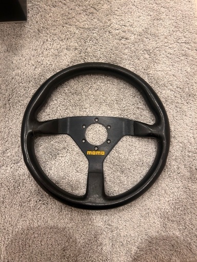 momo ステアリング