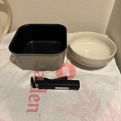 決定　　
スクエア鍋と無印良品のお皿