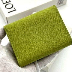 LOEWE アナグラムトライフォールドウォレット三つ折り財布 ライムグリーン 緑の画像