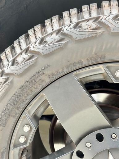 KMCロックスター&ヨコハマx-at 285/55r20
