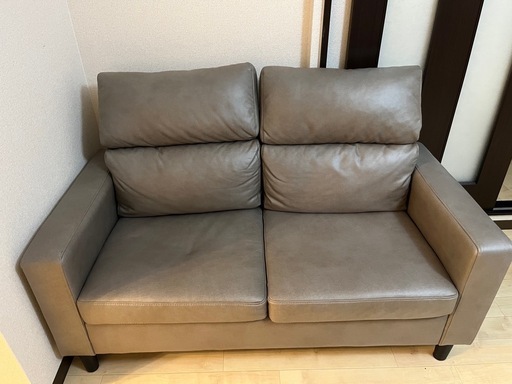 【ほぼ新品‼️】フェイクレザー2人掛けソファ