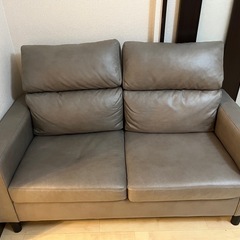 【ほぼ新品‼️】フェイクレザー2人掛けソファ
