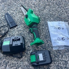 小型充電式チェーンソーの画像