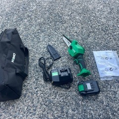 小型充電式チェーンソーの画像