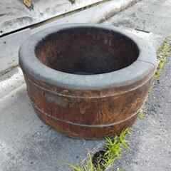厚みのある木桶　織物の糸を保存しておくものか？　外径約47cm 高さ約24cmの画像