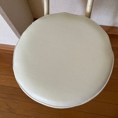折りたたみイスの画像