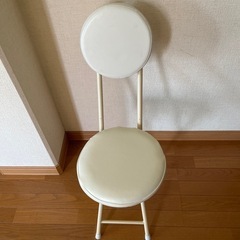 折りたたみイスの画像