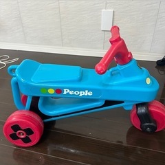 室内三輪車ストライダーの練習に